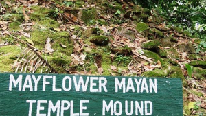 Schild zum Mayflower Mayan Tempel