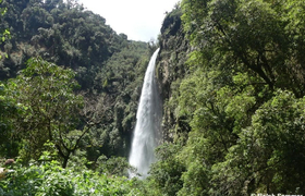 Cascada Condor Machay -  Nido del Cóndor