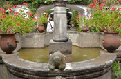 Brunnen vor dem Hotel Santo Tomas