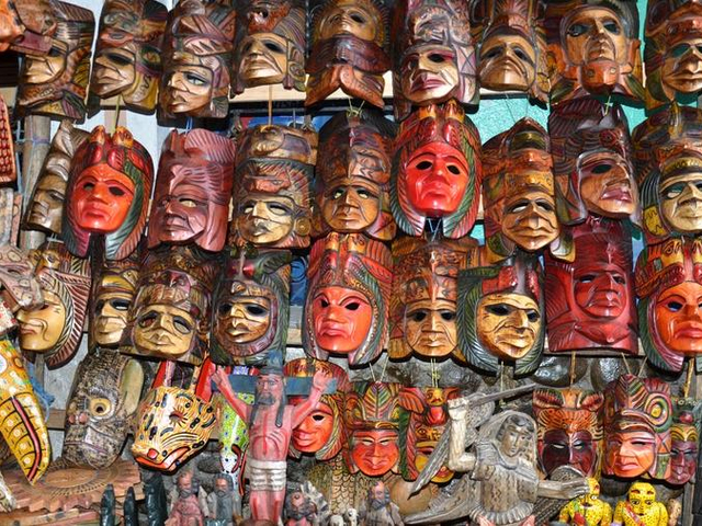 Maya Masken auf dem Markt in Chichicastenango