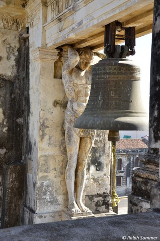 Glocke in der Kathedrale von León Nicaragua
