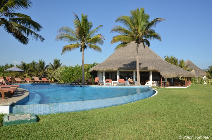 Hotel Dos Mundos mit Pool am Pazifik