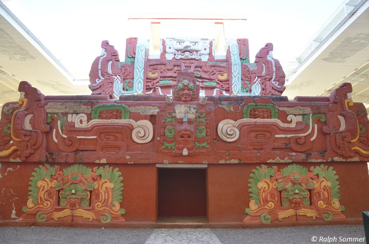 Haupttempel im Maya Museum in Copán