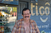 Ladenbesitzer am Río La Pasión