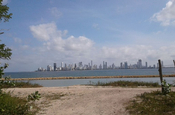 Blick auf Cartagena von der Insel Tierra Bomba