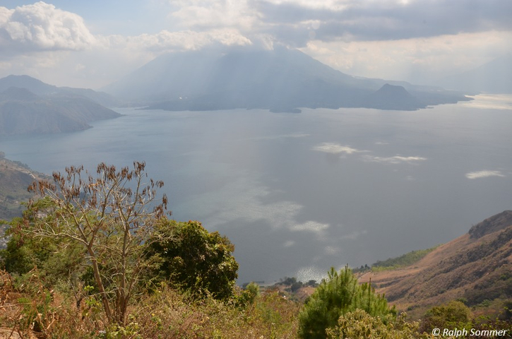 Blick auf Atitlan See