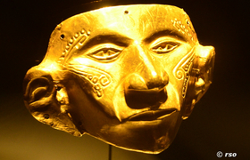 Goldgesicht im Goldmuseum in Bogota Kolumbien