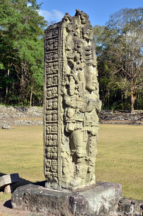 Stele A des Maya Herrschers