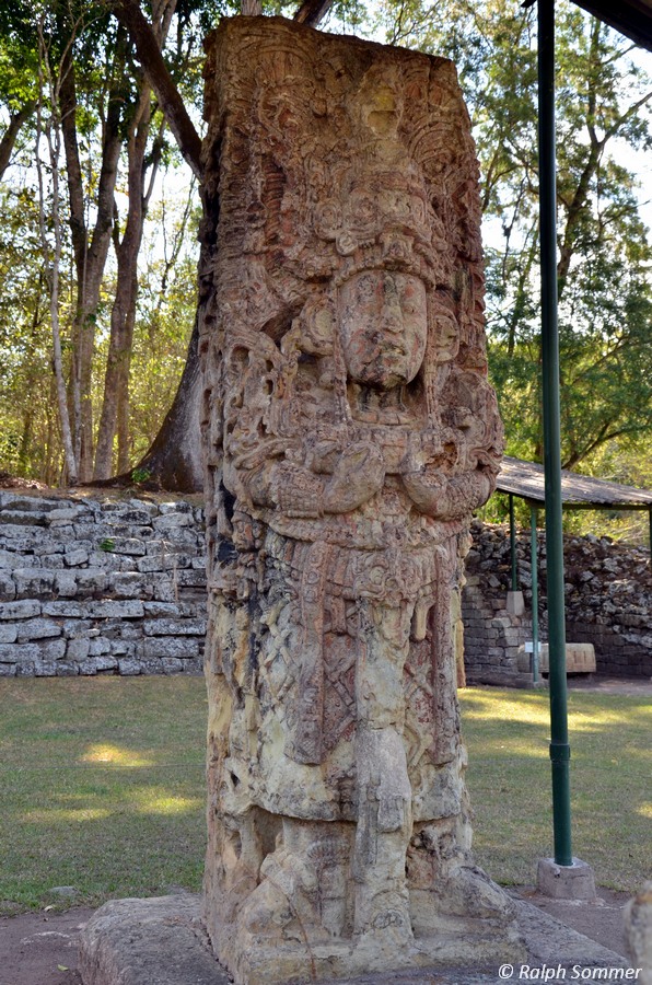 Stele am großen Platz