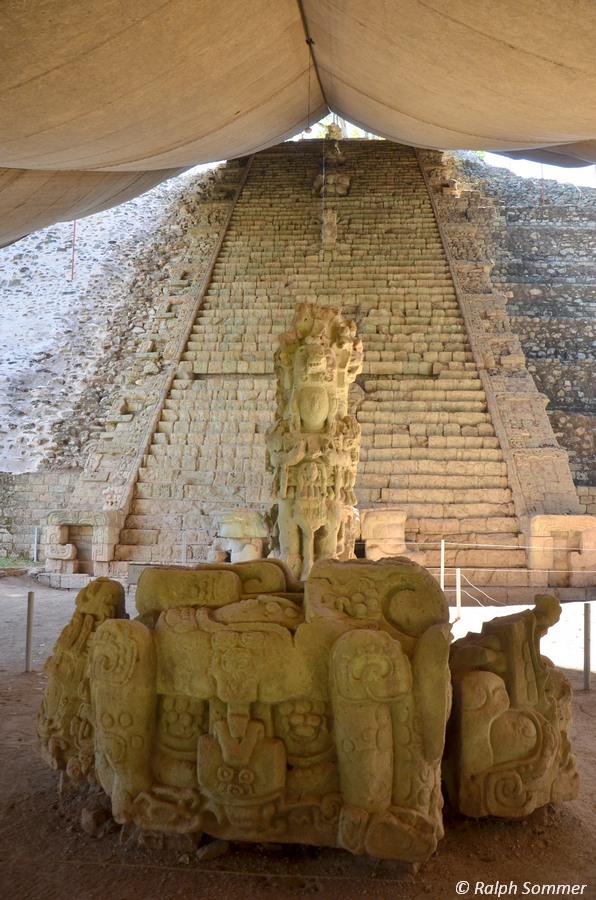 Hieroglyphische Treppe zur Akropolis