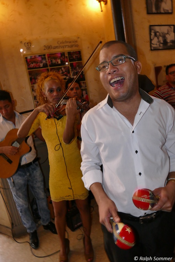 Musikgruppe in Bar in Havanna auf Kuba
