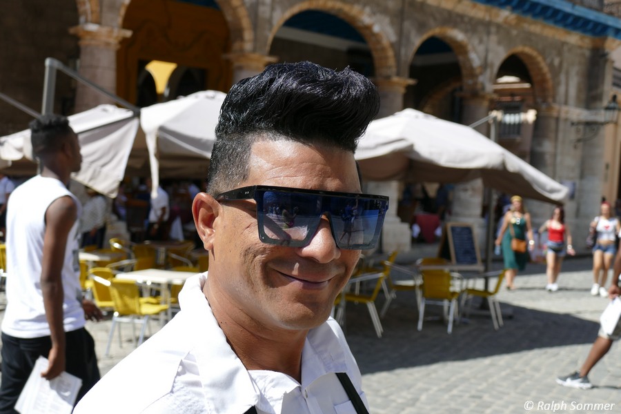 Kellner in der Alstadt Havanna