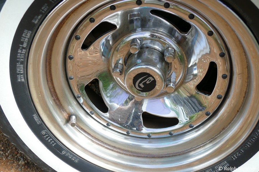 Chromglanz auf Reifen eines Chevrolets auf der Insel Kuba
