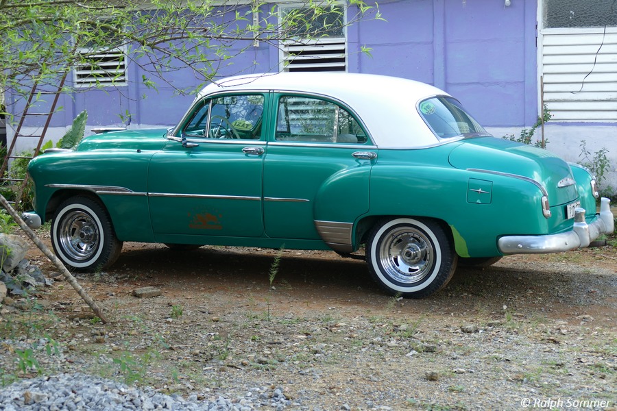 türkisener Chevrolet Oldtimer auf Kuba