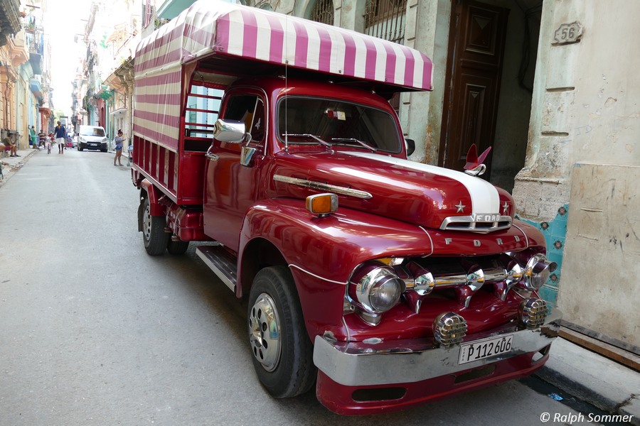Oldtimer Bus in Havanna 