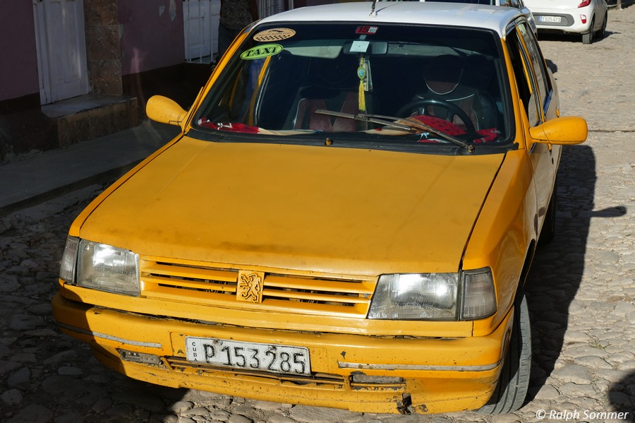 gelbes Taxi auf Kuba