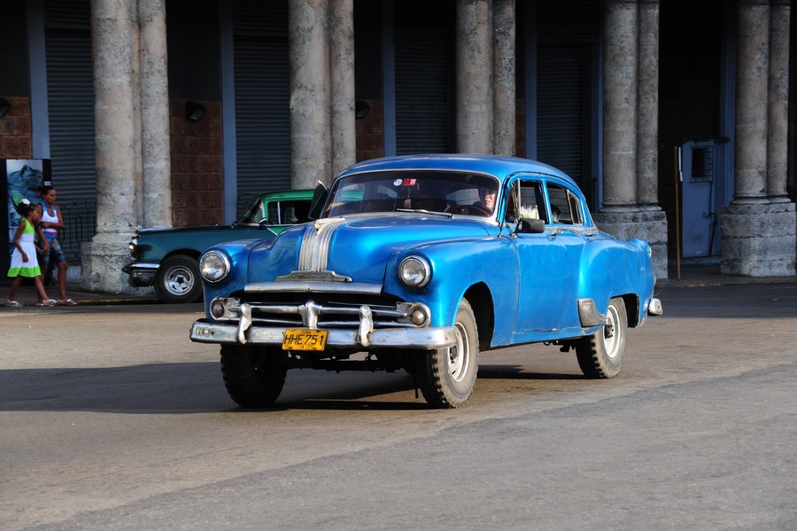amerikanischer Straßenkreuzer in Havanna
