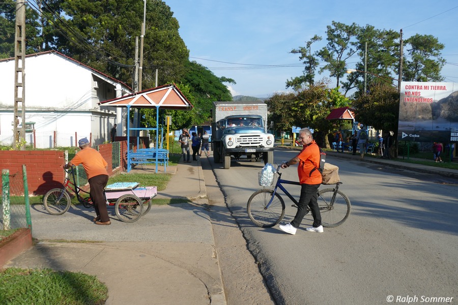 Fahrradverkehr im Valle de Viñales 