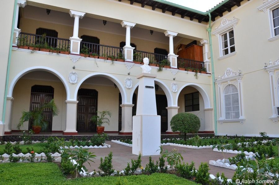 Innenhof der Kirche León Nicaragua
