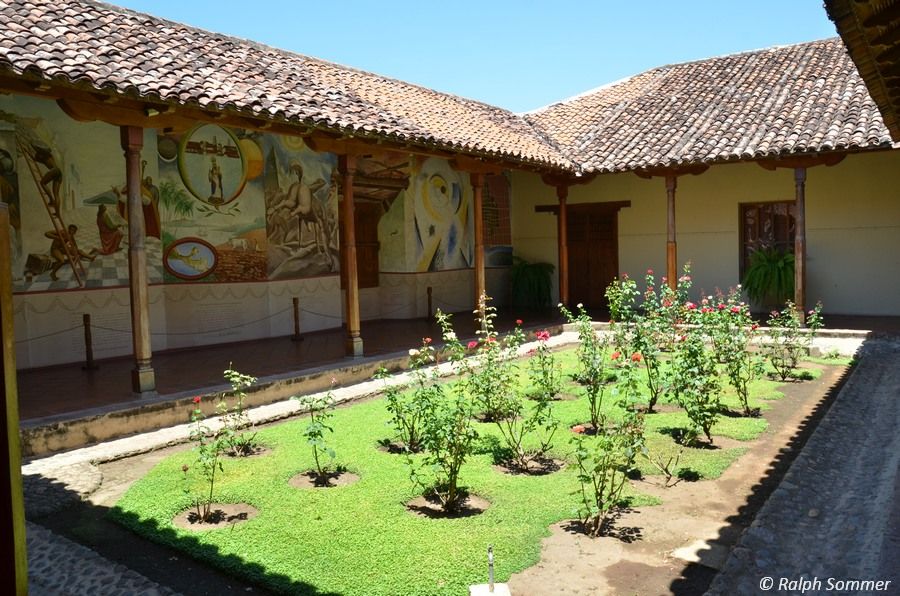 Innenhof Mural Museum San Francisco in Granada