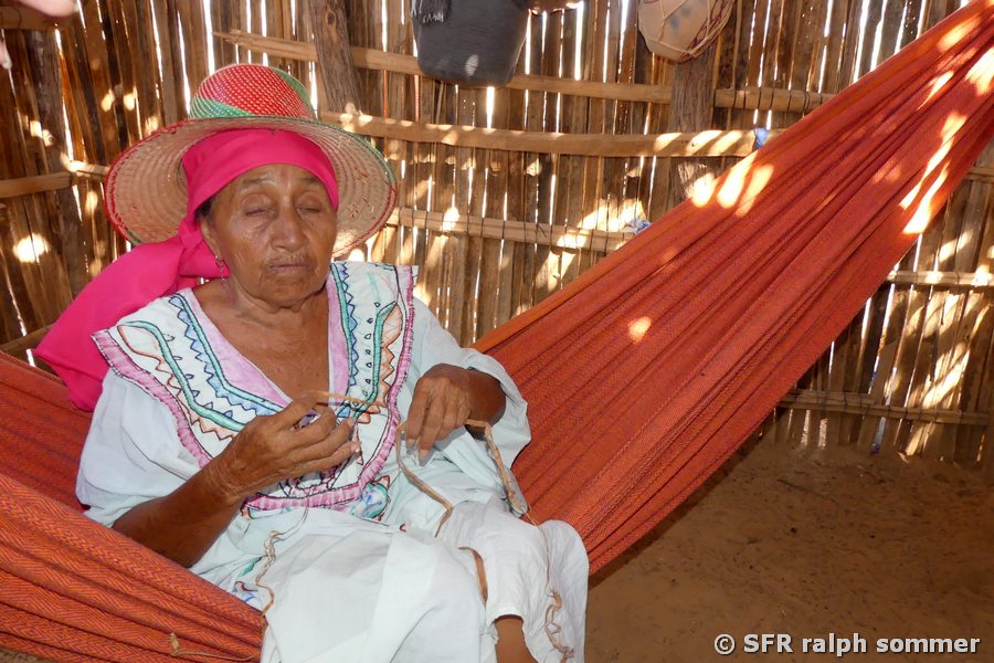 Wayuu Frau in Hängematte