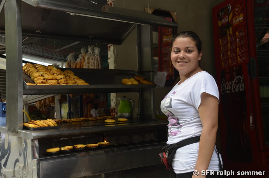 Arepas über dem Feuer