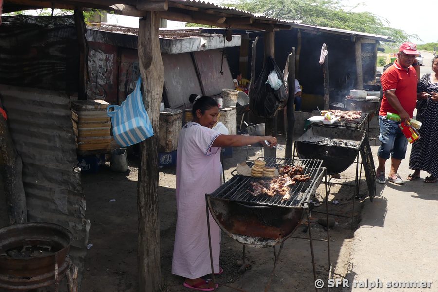 Arepasstand an der Straße in La Guajira