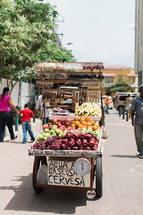 Obstwagen auf Streetfoodtour in Cartagena
