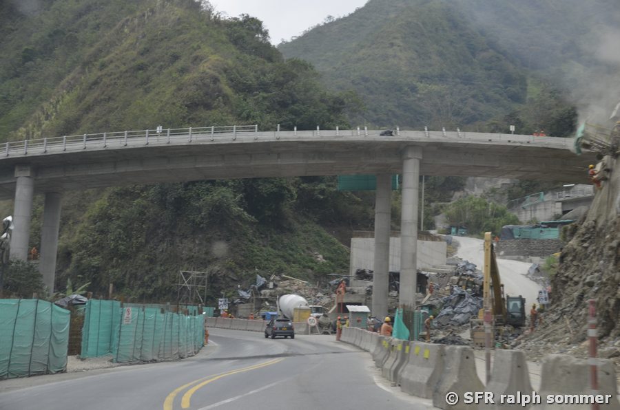 Brücke und Baustelle