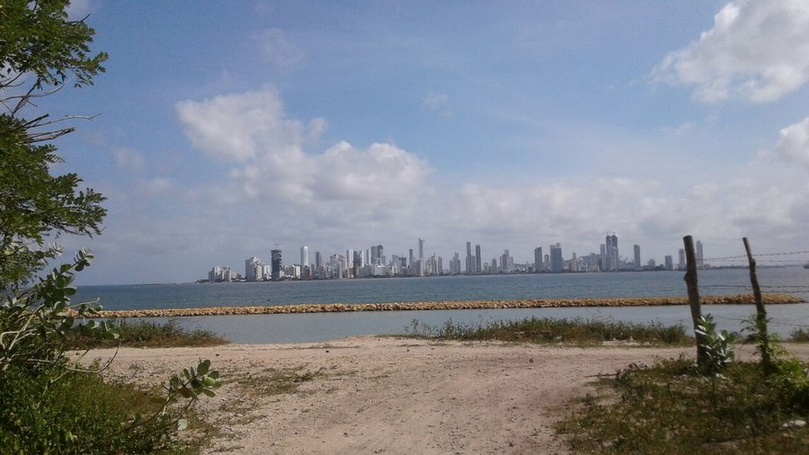 Blick auf Cartagena von der Insel Tierra Bomba