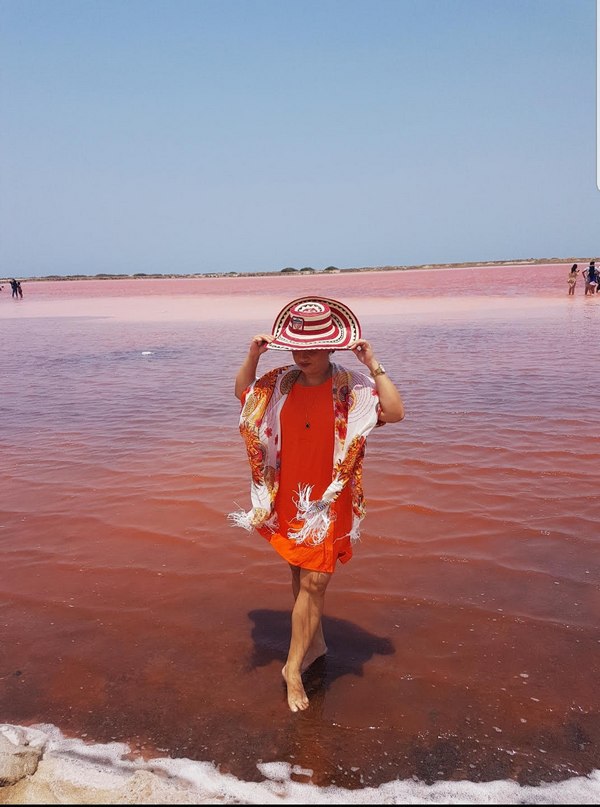 Rotes Algenwasser am Strand von Galerazamba