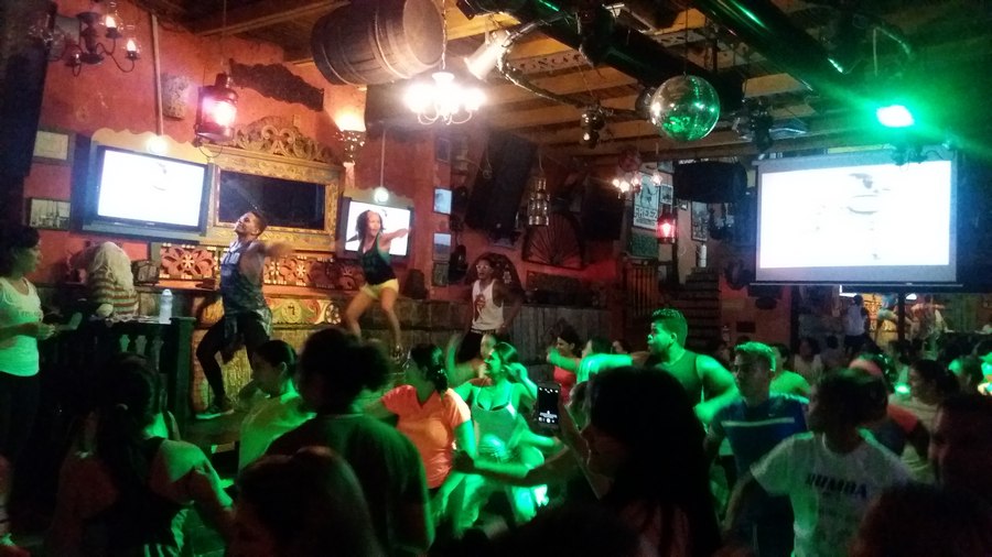 Zumba in der Disco